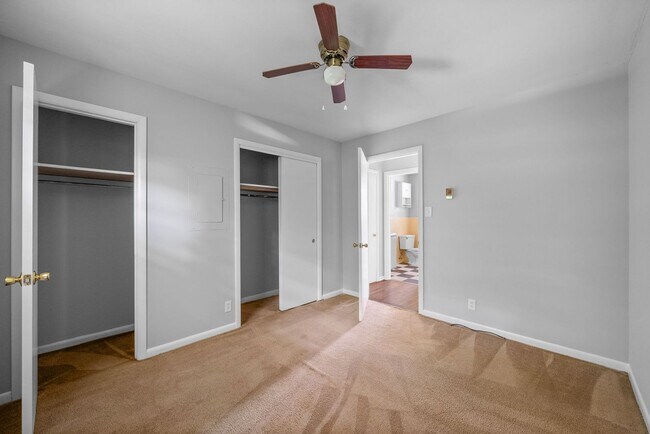 Building Photo - 454 Circle Dr