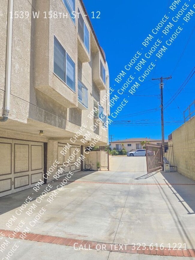 Building Photo - 1539 W 158th St