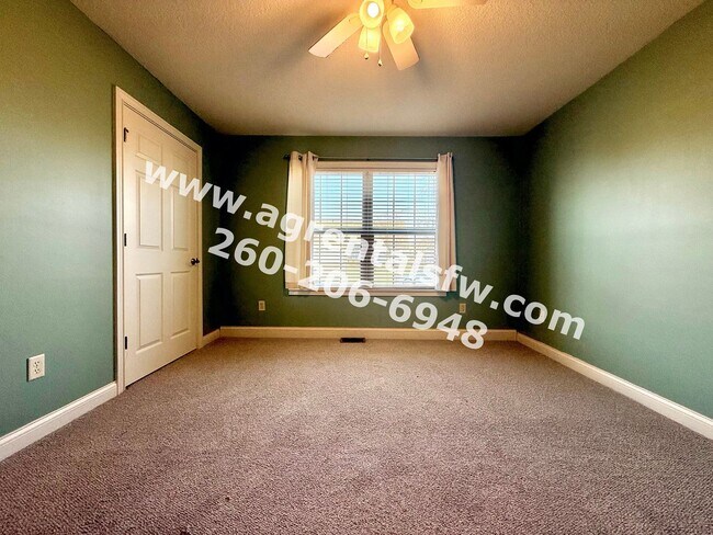 Building Photo - 3 Bedroom House