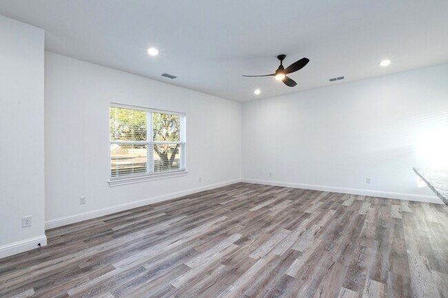 Building Photo - 2 YEAR OLD DUPLEX NEAR ACU!