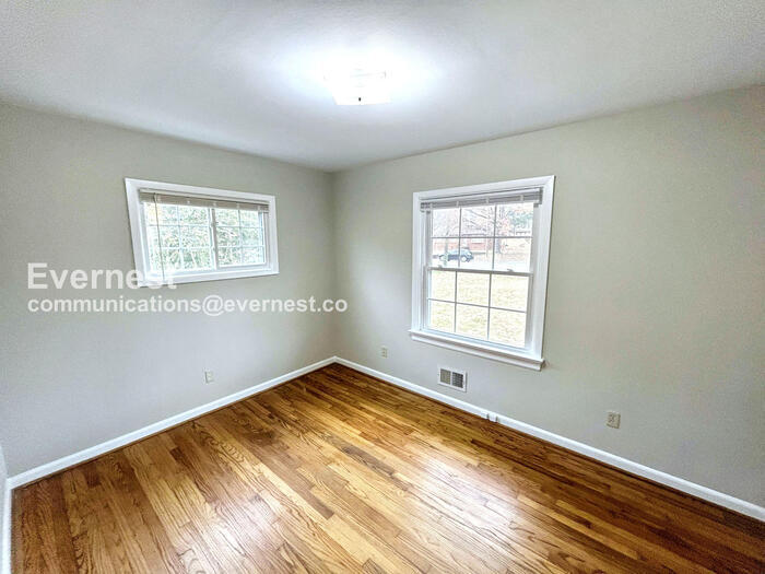 Building Photo - 3808 West End Dr