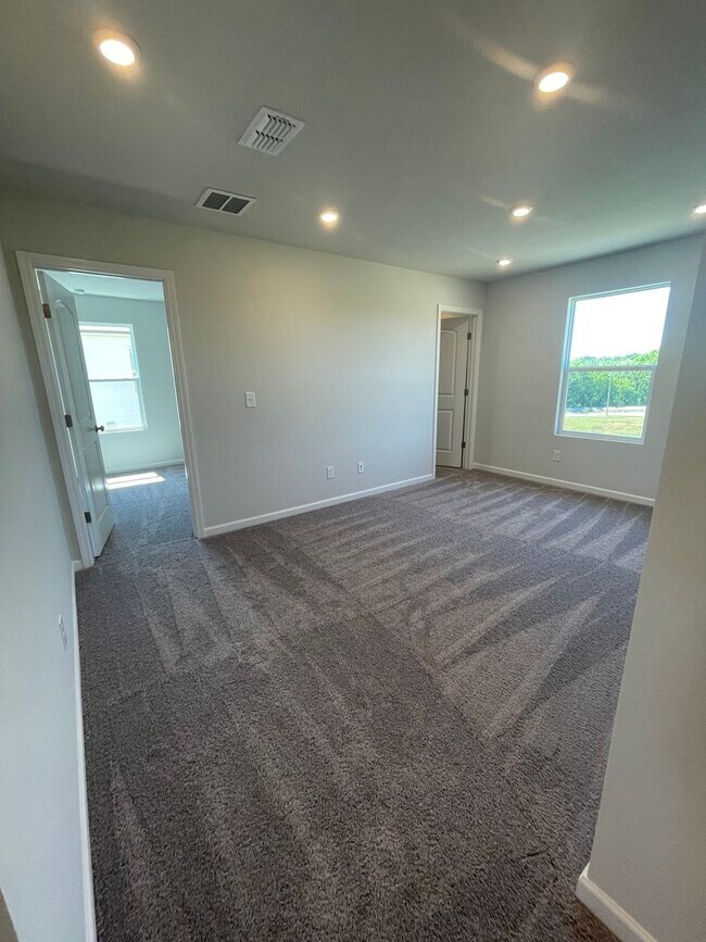 Building Photo - Introducing a stunning home
