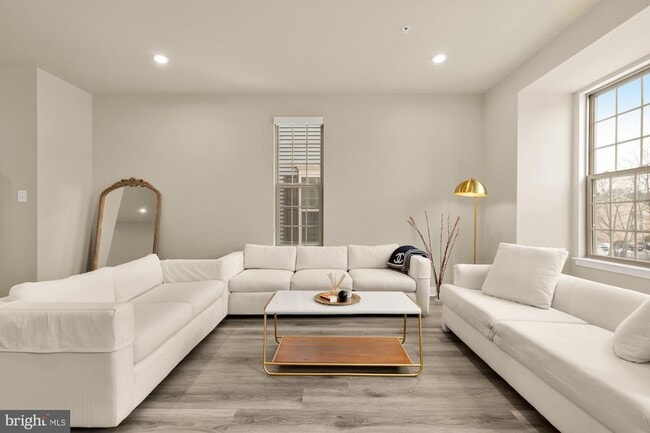 Building Photo - 9639 Tall Oaks Rd