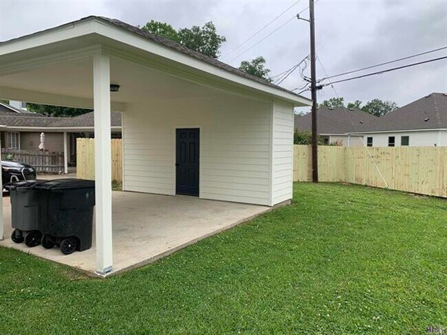 Building Photo - 13411 Country Meadow Ave