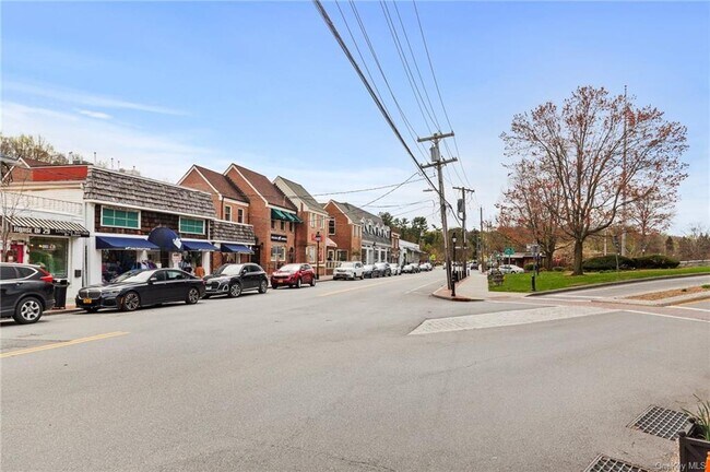 Building Photo - 150 N Bedford Rd