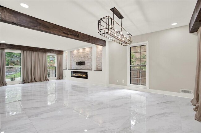 Building Photo - 3270 Brookview Dr