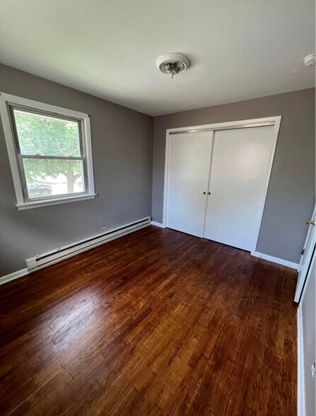 Building Photo - 221 S Small Ave
