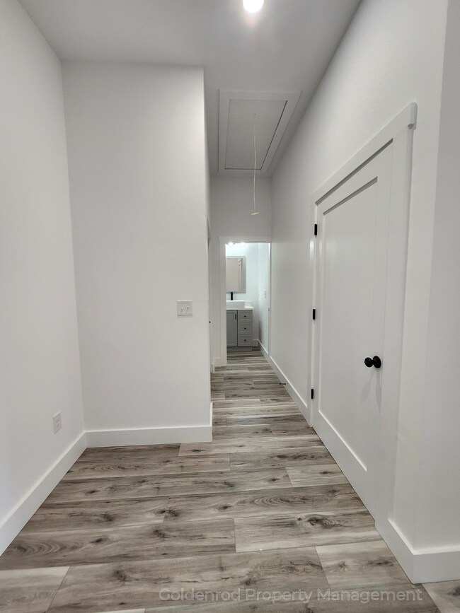 Building Photo - 208 Forest St