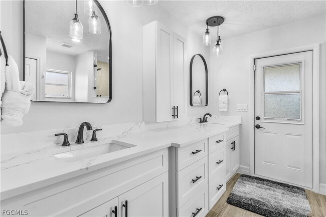 Building Photo - 428 SW 37th St