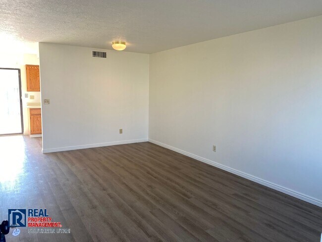 Building Photo - Townhome near Dixie State University