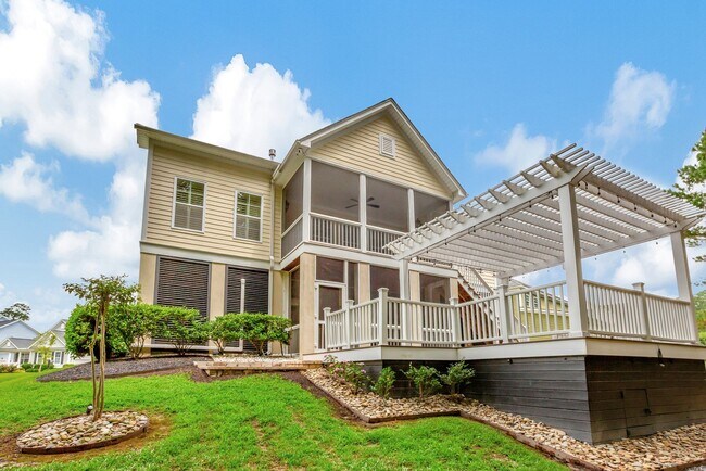 Building Photo - Elevated Home in The Club at Legends Oaks Plantation