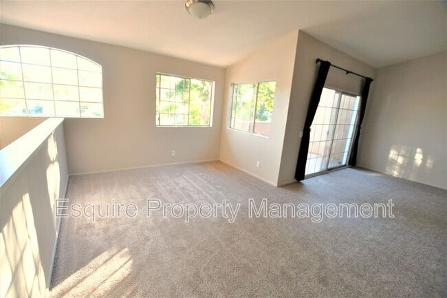 Building Photo - 2075 Blackberry Cir