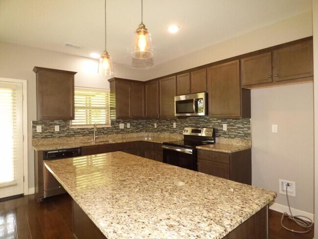 Building Photo - 70 Southwind Dr