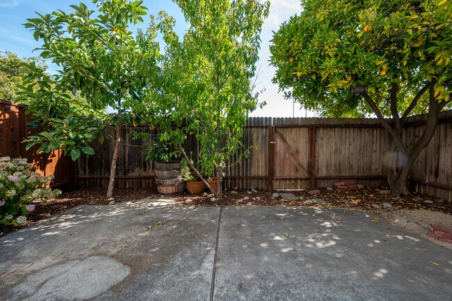 Building Photo - 1034 Shoal Dr