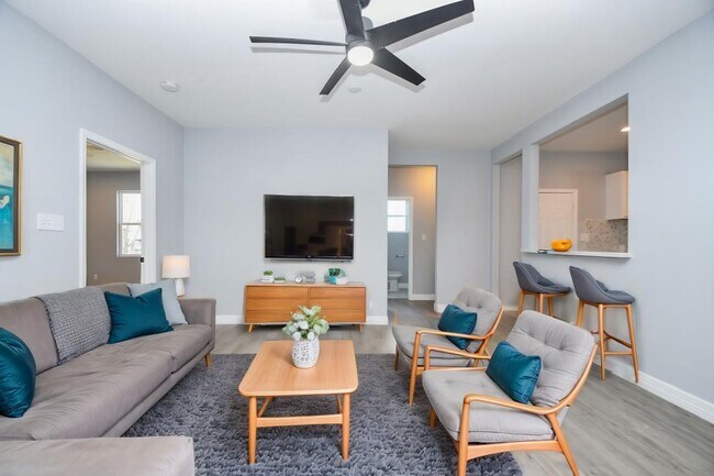 Building Photo - 10322 Rancho Bernardo Ln