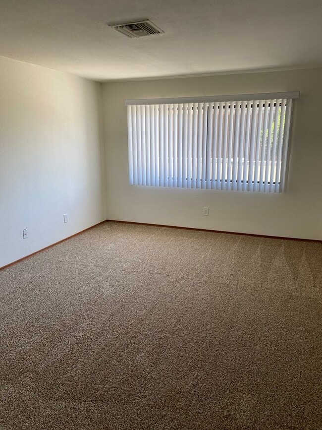 Building Photo - 3832 Fifth Ave