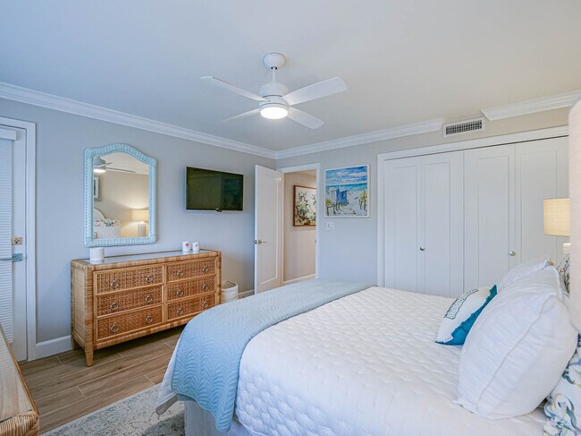 Building Photo - 8444 Oceanside Dr