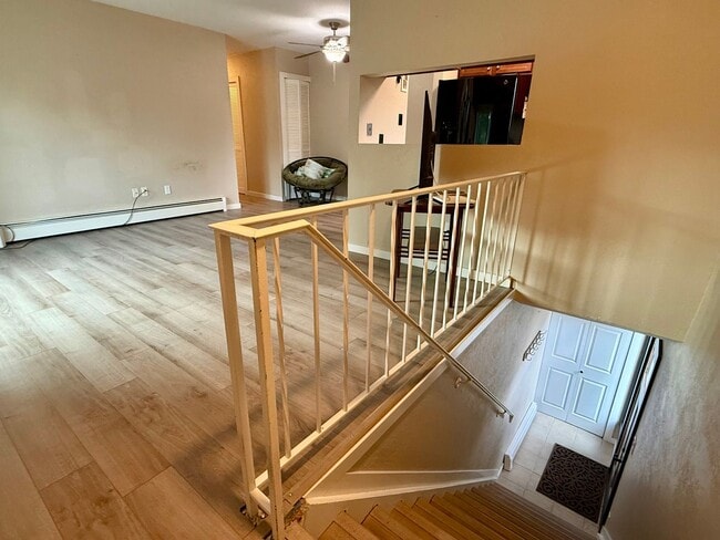 Building Photo - Charming 2BR Townhome w/ Attached Garage in Prime Lakewood Location!