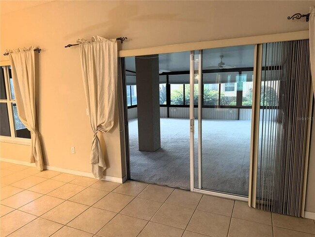 Building Photo - 417 Lake Butler Dr