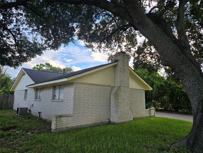 Building Photo - 7731 Deadwood Dr