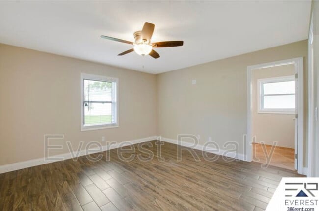 Building Photo - 92 Rickenbacker Dr