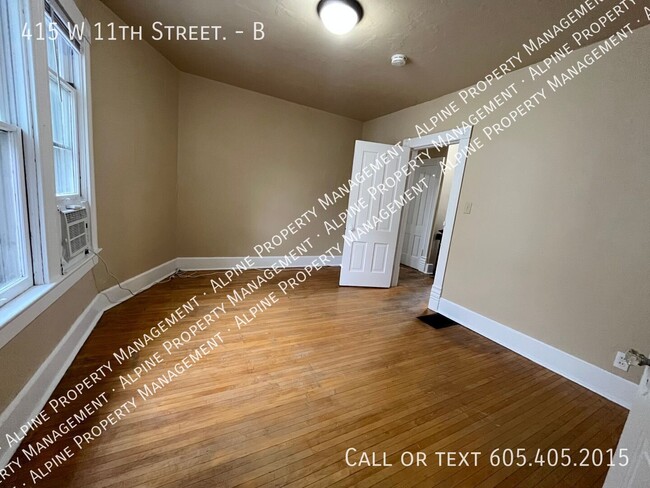 Building Photo - 415 W 11th St