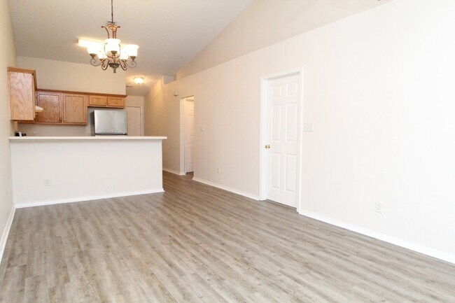 Building Photo - 2BR/2BA End Unit in West Pensacola – Pet F...