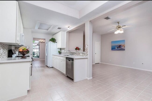Building Photo - 134 Willowwood Cir
