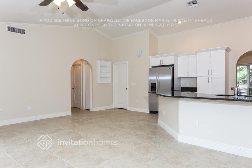 Building Photo - 12912 Buckland St