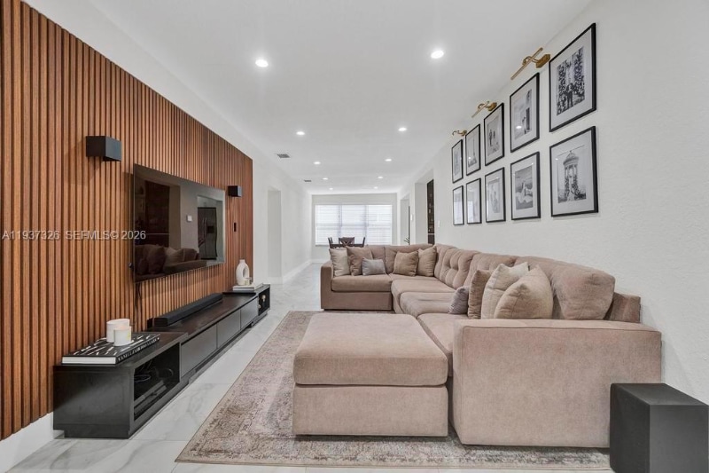 Building Photo - 6470 SW 27th St