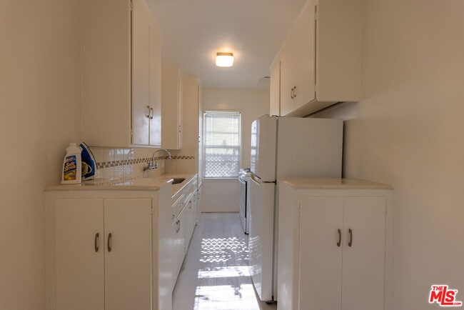 Building Photo - 1940 S Robertson Blvd