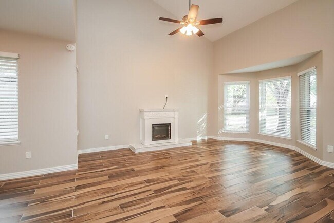 Building Photo - 15622 Thornbrook Dr