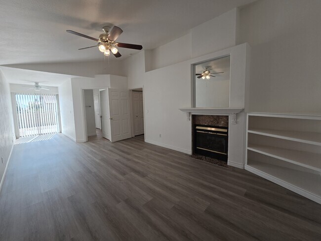 Building Photo - 1612 N Torrey Pines Dr