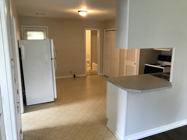 Building Photo - 4 Seminole Dr
