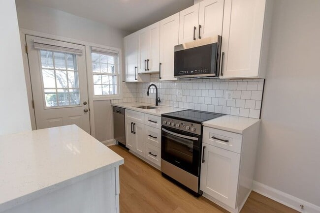 Building Photo - Renovated 3 Bed / 1.5 Bath in Essex | Parking Pad | Available 1/19/2026