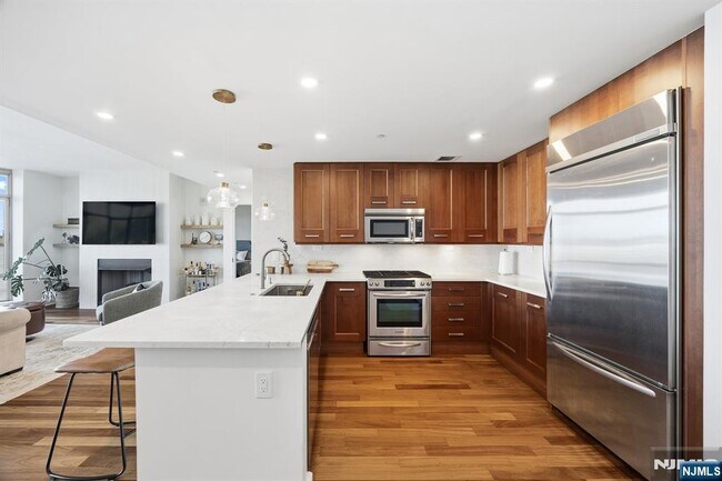 Building Photo - 8100 River Rd