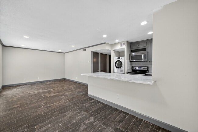 Building Photo - 8931 Gaylord Dr