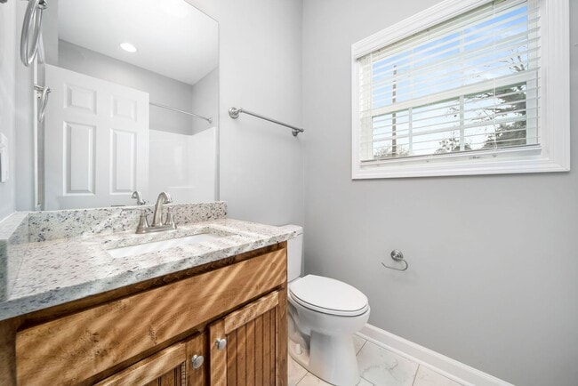 Building Photo - Cottage in Auburn!
