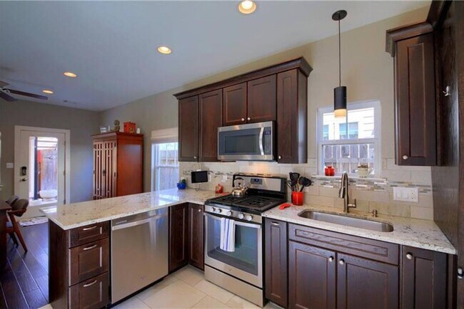 Building Photo - 5106 Caswell Ave