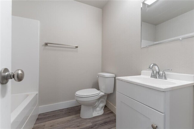 Building Photo - 1358 N Porter Rd