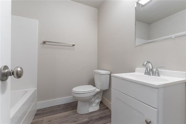 Building Photo - 1366 N Porter Rd