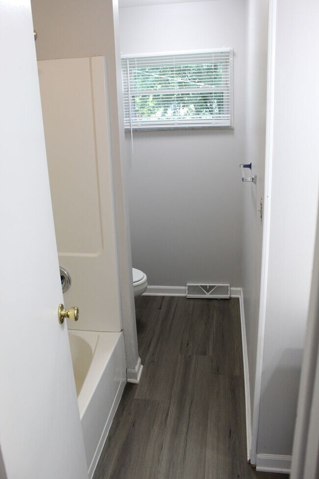 Building Photo - Newly Remodeled 2 Bedroom Duplex in Avon!