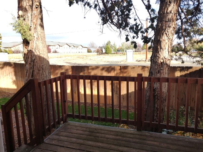 Building Photo - 2x2 duplex with a fenced yard, single-car ...