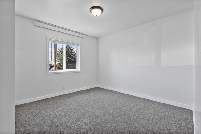 Building Photo - ***LEASE TAKEOVER*** COUNTRY CHARMER 3 BED...