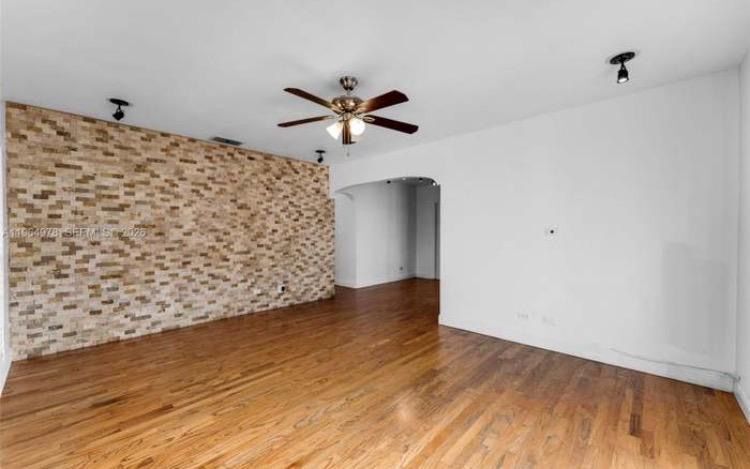 Building Photo - 4220 SW 13th St