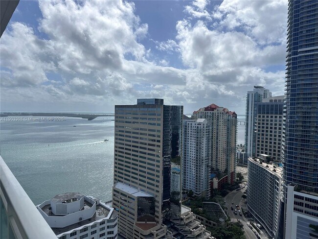 Building Photo - 950 Brickell Bay Dr