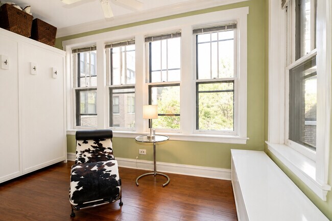Building Photo - 751 W Brompton Ave