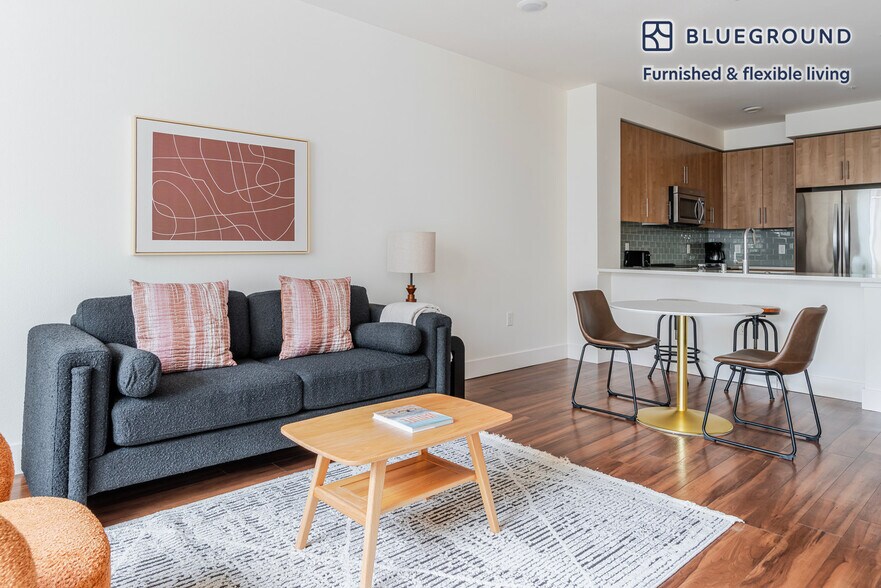 Building Photo - 388 E Evelyn Ave