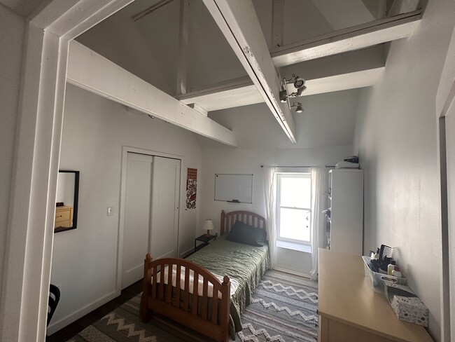 Bedroom 1 with loft ceiling - 4818-3 Baltimore Ave