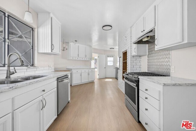 Building Photo - 23414 Dolorosa St